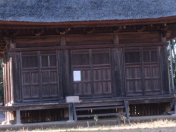 茅葺屋根軒下