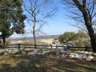 女体山と男体山